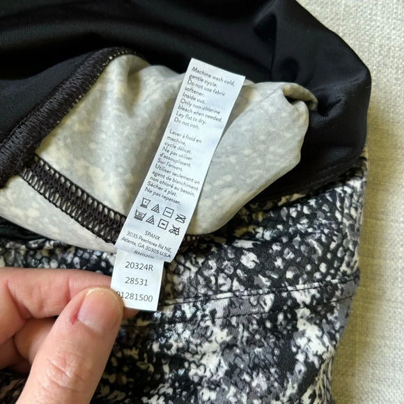 Spanx Faux Leather Snake  Shine Leggings Size M High Waist Full Length - Picture 8 of 8